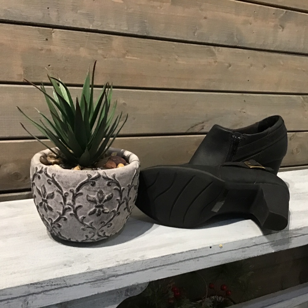 Clark Shoe - Picture 3 of 3